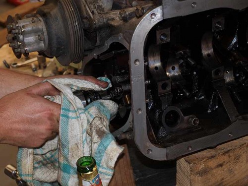 P2066328 Pulling out the Camshaft.jpg
