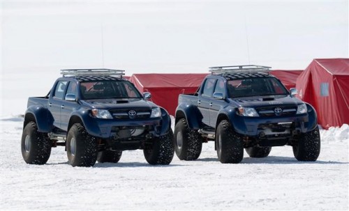 toyota-hilux-conquers-south-pole_1 (Small).jpg