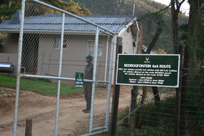 1 Entrance gate to Bedrogfontein.jpg