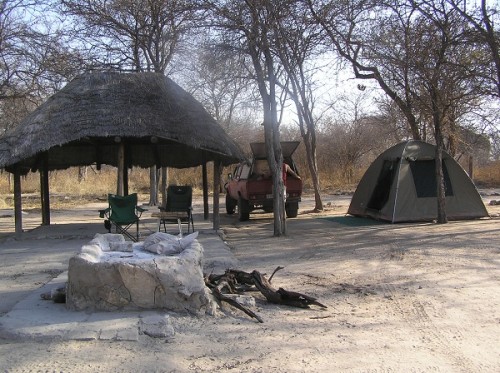 Our Camp at Sikeretti - There was no reason to hang arround at this camp site, the animals were..... oh ya, there were none except fo the toilet cleaning Hyena. There is no view. Basically no reason for us to stay at that camp longer then one night.