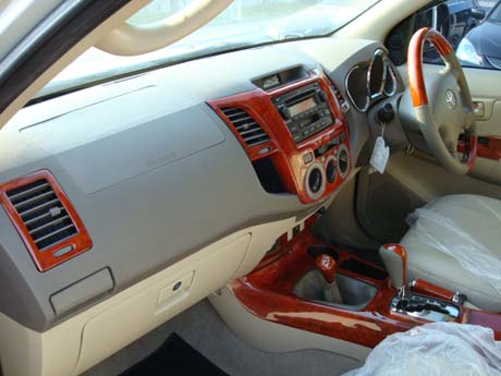 Unit7-Hilux-Vigo-Auto-interior2.jpg