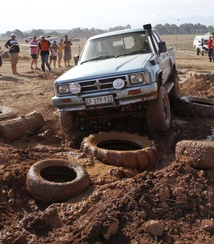 Tyre log and mud obstacle2.jpg