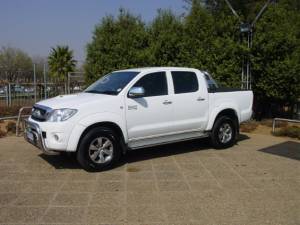 Toyota-Hilux-3.0-D-4d-Raider-.jpg