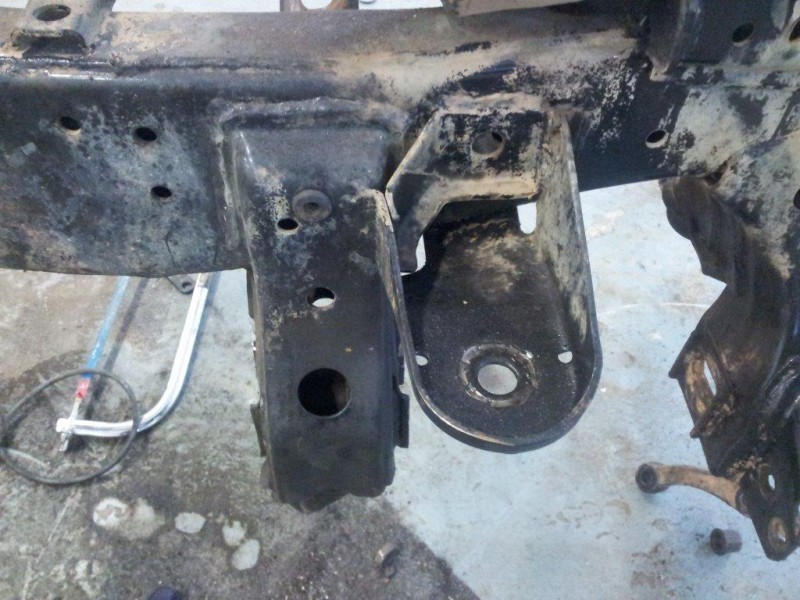left front diff bracket welded bolted.jpg