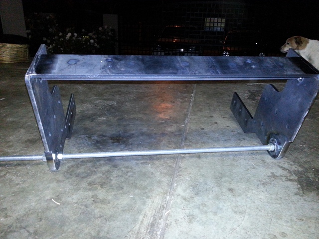 3 - Mounting plates welded to top centre support.jpg