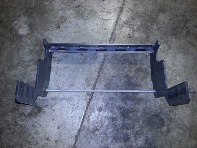 4 - Mounting plates welded to top centre support - 2.jpg