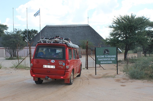 The entrance to Mabuasehube