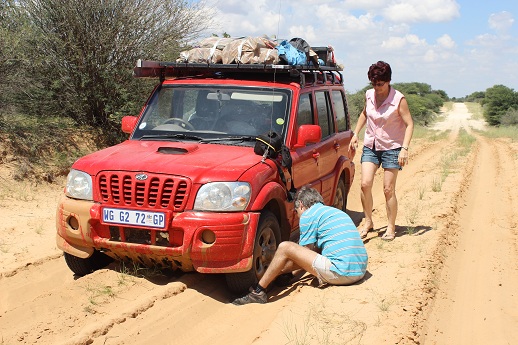 The road starts out as a hard gravel road but then suddenly, about 50 km from the entrance the sand starts and we let the tyre pressure down