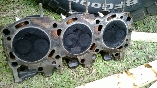 FORD V6 BOTTOM VIEW OF CYLINDER HEAD