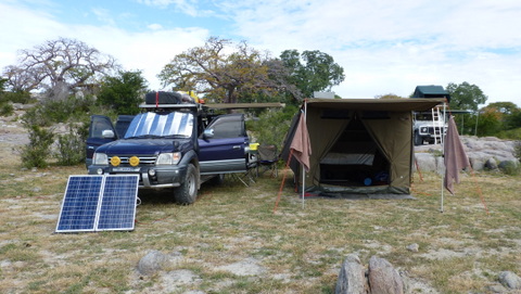 Prado with 2 x 65W solar panels &amp; RV4 Oztent.