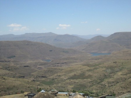 32 Mohale dam van die ooste kant.jpg