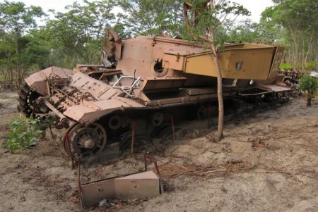 Angola, Cuito Cuanavale, Olifant tank No 52 c (Small).jpg