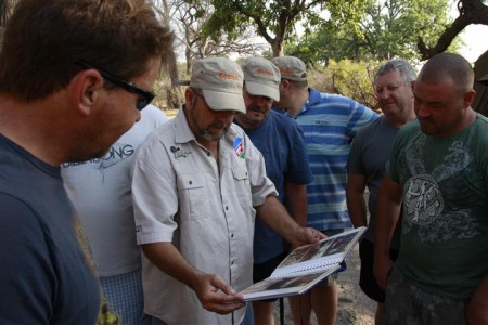 johan met sy fotos van sy tyd gedurende die oorlog by fort doppies