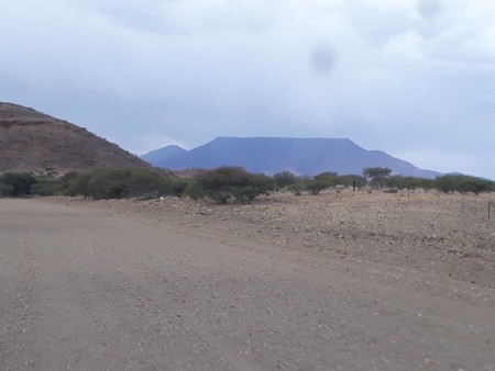 025 Oppad na Spreethoogte, Namibiê se eie Tafelberg, deel van die Gamsberg.jpg