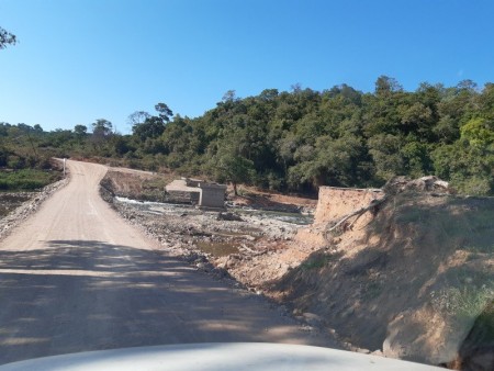 002 Bridge to Dombe washed away due to Idai cyclone.jpg